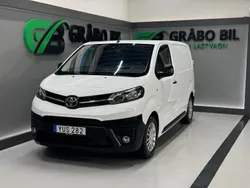 Vit Begagnad 2018 Toyota Proace Van | 189 900 kr (Marknadspris)