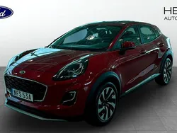 Röd (red) Begagnad 2022 Ford Puma Titanium Halvkombi | 219 900 kr (Marknadspris)