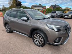 Ljusbrun (brilliant bronze) Begagnad 2023 Subaru Forester Active SUV | 352 000 kr (Marknadspris)