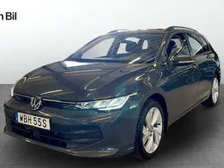 Grå (dolphin grey metallic) Begagnad 2024 VW Golf VIII Life Kombi | 289 900 kr (Marknadspris)