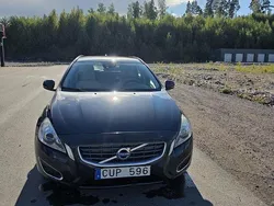 Grå Begagnad 2011 Volvo V60 Momentum Kombi | 78 500 kr (Marknadspris)