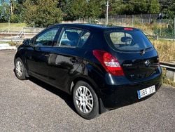 Svart Begagnad 2012 Hyundai i20 Premium Halvkombi | 42 000 kr (Marknadspris)