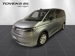 Blå (mono silver metallic) Begagnad 2022 VW Multivan Life Minibuss | 529 000 kr (Marknadspris)
