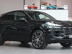 Svart Begagnad 2025 Porsche Cayenne SUV | 1 219 000 kr (Superpris)