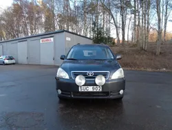 Mörkgrå Begagnad 2001 Toyota Avensis Verso Minibuss | 39 900 kr