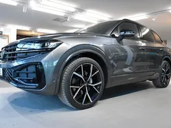 Grå Ny 2025 VW Touareg R-line SUV | 1 073 700 kr (Dyr)