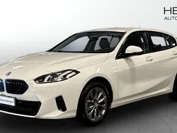 Vit (white) Begagnad 2024 BMW 120 Shadowline Halvkombi | 324 700 kr