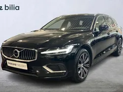 Svart Begagnad 2022 Volvo V60 Kombi | 349 900 kr (Marknadspris)