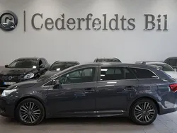 Mörkgrå Begagnad 2017 Toyota Avensis Kombi | 159 899 kr (Marknadspris)