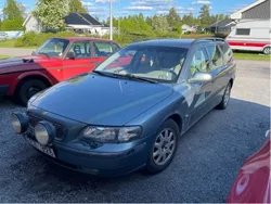 Grön Begagnad 2002 Volvo V70 Business Edition Kombi | 18 000 kr (Marknadspris)