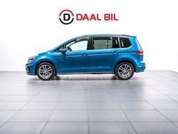 Blå Begagnad 2017 VW Touran R-line Minibuss | 234 700 kr (Lite dyr)