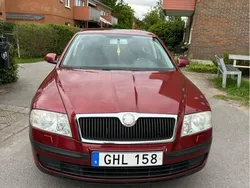 Röd Begagnad 2008 Skoda Octavia Halvkombi | 33 000 kr (Lite dyr)