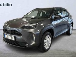 Grå Begagnad 2024 Toyota Yaris Cross SUV | 274 900 kr (Bra pris)