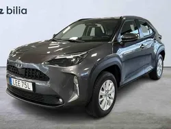 Grå Begagnad 2024 Toyota Yaris Cross SUV | 279 900 kr (Bra pris)