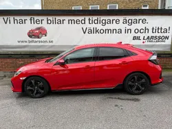 Röd Begagnad 2017 Honda Civic Halvkombi | 194 000 kr (Marknadspris)