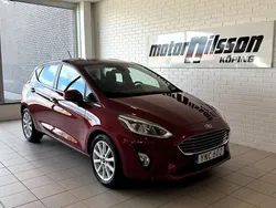 Röd Begagnad 2017 Ford Fiesta Titanium Halvkombi | 134 500 kr (Marknadspris)