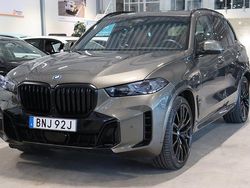 Grön Begagnad 2023 BMW X5 M Sport SUV | 894 900 kr (Marknadspris)