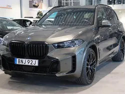 Grön Begagnad 2023 BMW X5 M Sport SUV | 924 900 kr (Dyr)