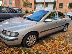Grå Begagnad 2001 Volvo S60 Sedan | 49 000 kr (Marknadspris)