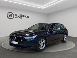 Mörkblå (blå) Begagnad 2018 Volvo V90 Momentum Kombi | 249 500 kr (Marknadspris)