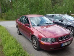 Röd Begagnad 2003 Volvo S40 Sedan | 3 000 kr