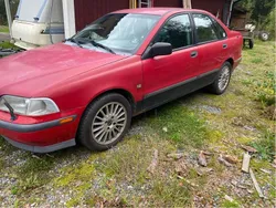 Röd Begagnad 2000 Volvo S40 Sedan | 4 000 kr (Marknadspris)
