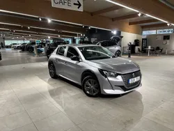 Grå Begagnad 2021 Peugeot e-208 Active Halvkombi | 179 900 kr (Marknadspris)