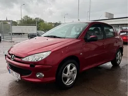 Röd Begagnad 2006 Peugeot 206 Halvkombi | 19 500 kr (Marknadspris)