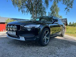Svart Begagnad 2018 Volvo V90 CC Kombi | 255 000 kr (Marknadspris)