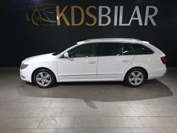 Vit Begagnad 2011 Skoda Superb Elegance Kombi | 79 900 kr (Marknadspris)