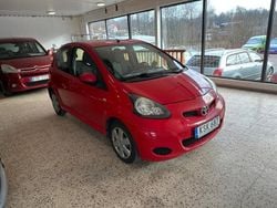 Röd Begagnad 2010 Toyota Aygo Halvkombi | 30 000 kr (Marknadspris)