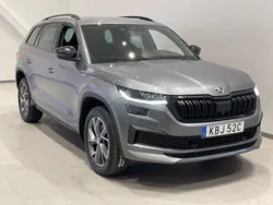 Grå (graphite grey metallic) Begagnad 2022 Skoda Kodiaq SportLine SUV | 389 900 kr (Lite dyr)
