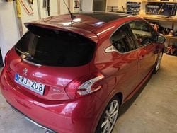 Röd Begagnad 2013 Peugeot 208 GTi Halvkombi | 75 000 kr (Marknadspris)