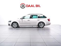 Vit Begagnad 2017 Skoda Octavia Ambition Kombi | 129 700 kr (Marknadspris)
