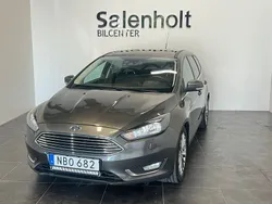 Grå Begagnad 2016 Ford Focus Titanium Kombi | 104 900 kr (Marknadspris)
