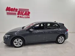 Grå Begagnad 2022 VW Golf VIII Halvkombi | 279 900 kr (Marknadspris)