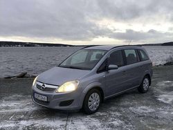 Grå Begagnad 2008 Opel Zafira Minibuss | 55 000 kr