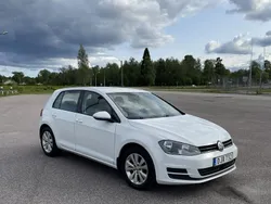 Vit Begagnad 2014 VW Golf VII Halvkombi | 69 500 kr (Marknadspris)