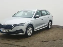 Silver (brilliant silver metallic) Begagnad 2024 Skoda Octavia Kombi | 249 900 kr (Bra pris)