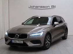 Grå Begagnad 2020 Volvo V60 Momentum Kombi | 219 900 kr (Marknadspris)
