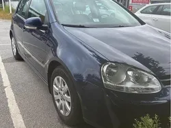 Blå Begagnad 2009 VW Golf VI Trendline Halvkombi | 27 000 kr (Superpris)