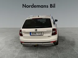 Vit Begagnad 2018 Skoda Octavia Scout Kombi | 218 800 kr (Marknadspris)