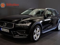 Svart Begagnad 2020 Volvo V60 CC Kombi | 319 900 kr (Marknadspris)