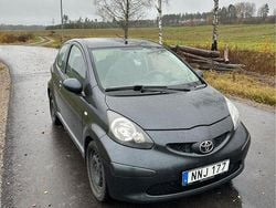 Grå Begagnad 2006 Toyota Aygo Halvkombi | 19 500 kr (Bra pris)