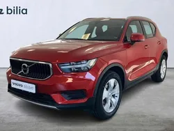 Röd Begagnad 2022 Volvo XC40 Momentum SUV | 309 900 kr (Marknadspris)