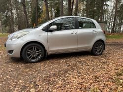 Silver Begagnad 2010 Toyota Yaris Halvkombi | 25 000 kr (Marknadspris)