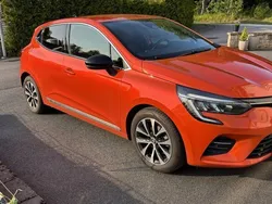 Orange Begagnad 2023 Renault Clio V Techno Halvkombi | 160 000 kr (Bra pris)