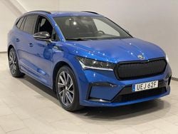 Blå (race blue metallic) Begagnad 2022 Skoda Enyaq iV SUV | 394 900 kr (Marknadspris)