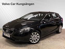 Svart Begagnad 2014 Volvo V40 Momentum Halvkombi | 134 800 kr (Bra pris)