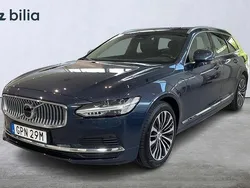 Mörkblå Begagnad 2023 Volvo V90 Core Kombi | 439 900 kr (Marknadspris)